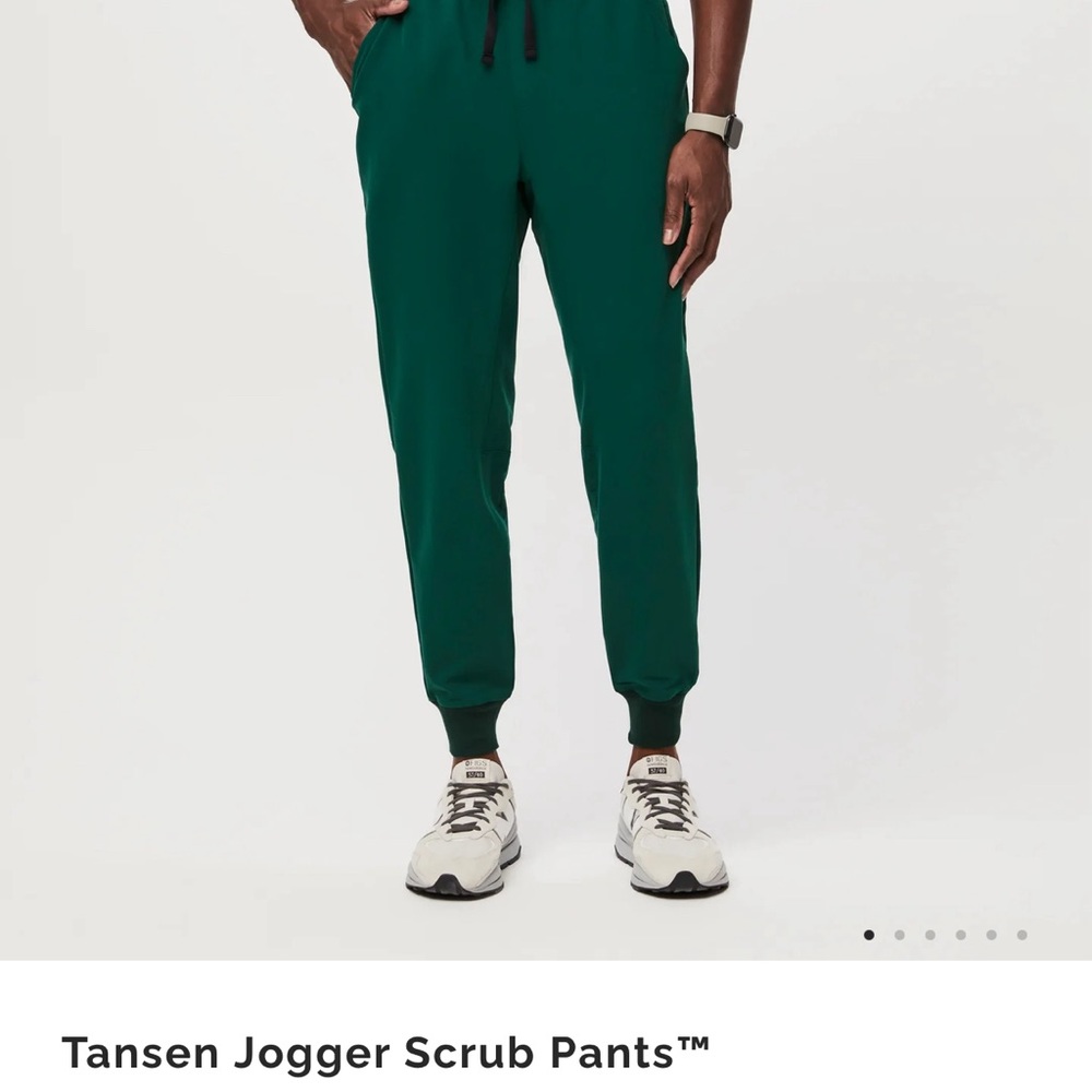 Figs Men Jogger Pants in Dark Forrest Green